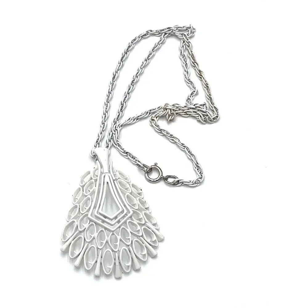 VINTAGE Crown TRIFARI WHITE FILIGREE ENAMEL 28” PENDANT NECKLACE